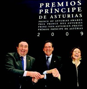 Graciano García, Matías Rodríguez Inciarte y Teresa Sanjurjo ríen, aunque la fundación no vive ahora sus momentos más felices.