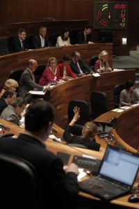 Un pleno de la Junta General del Principado. Foto / Mario Rojas.