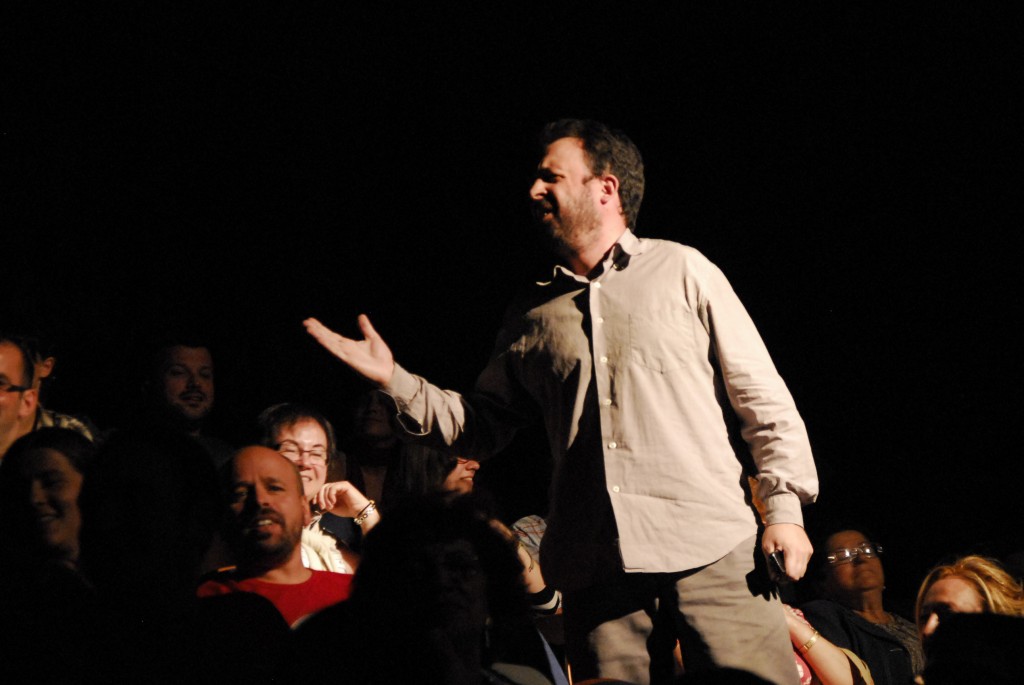 El actor de "El Perro Flaco" David Acera durante la representación de "Teatro Precario". Foto de María Arce.