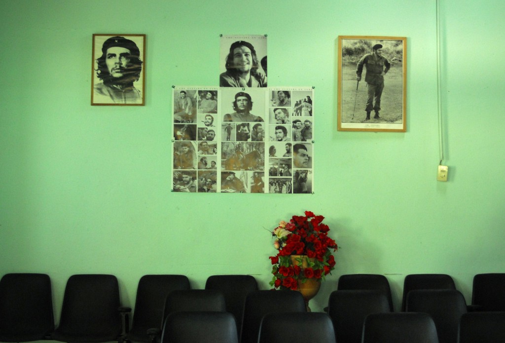En el mundo el Che es un icono y en Cuba se le rinde veneración, como en este cine de Camagüey. Foto / María Arce.