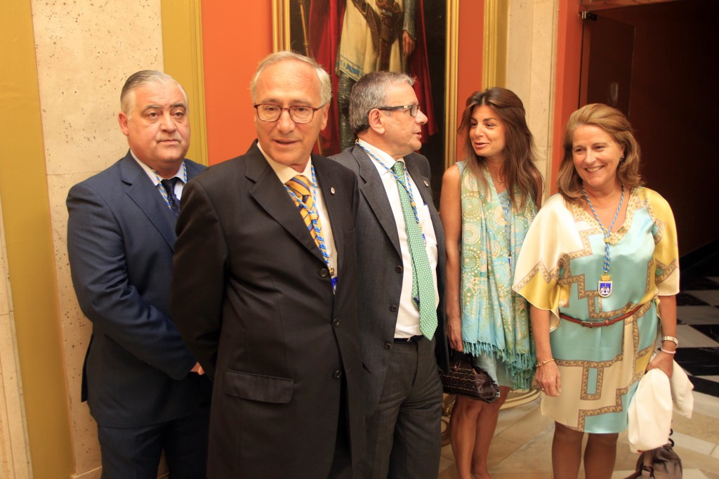 Andrés Llavona, Juan Pérez Zaldívar, José Donate, Belén Arganza y Cristina García-Pumarino, concejales de Foro Asturias en Oviedo. Foto / Mario Rojas.