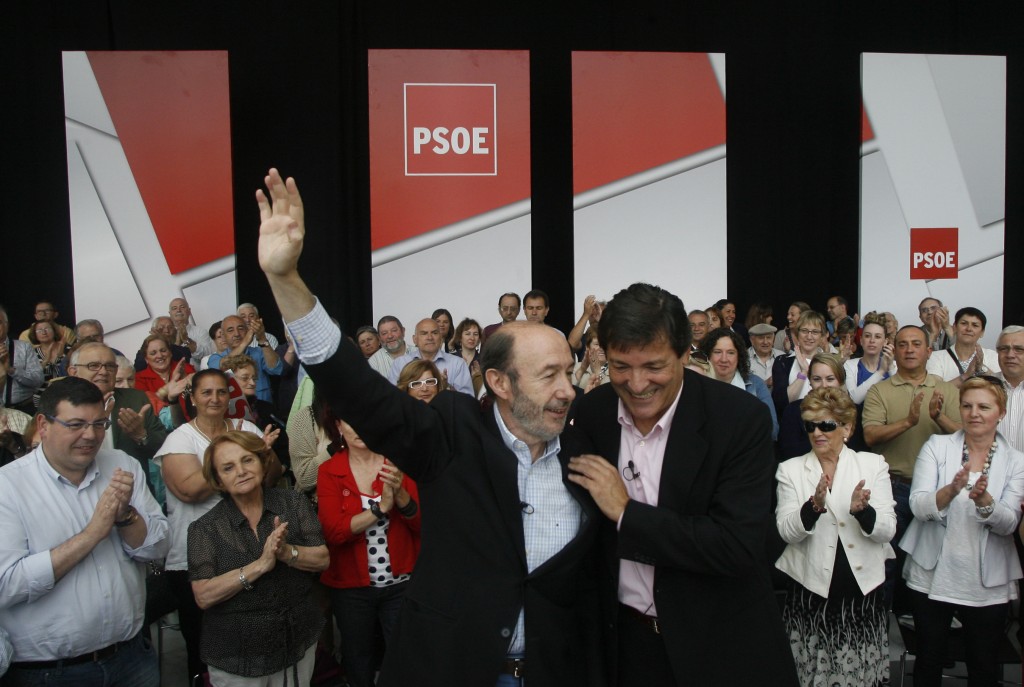 Alfredo Pérez Rubalcaba y Javier Fernández en un mitin. Foto / Mario Rojas.