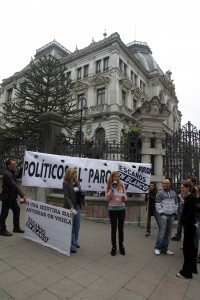 Concentración frente a la Junta General del Principado. Foto / Mario Rojas.