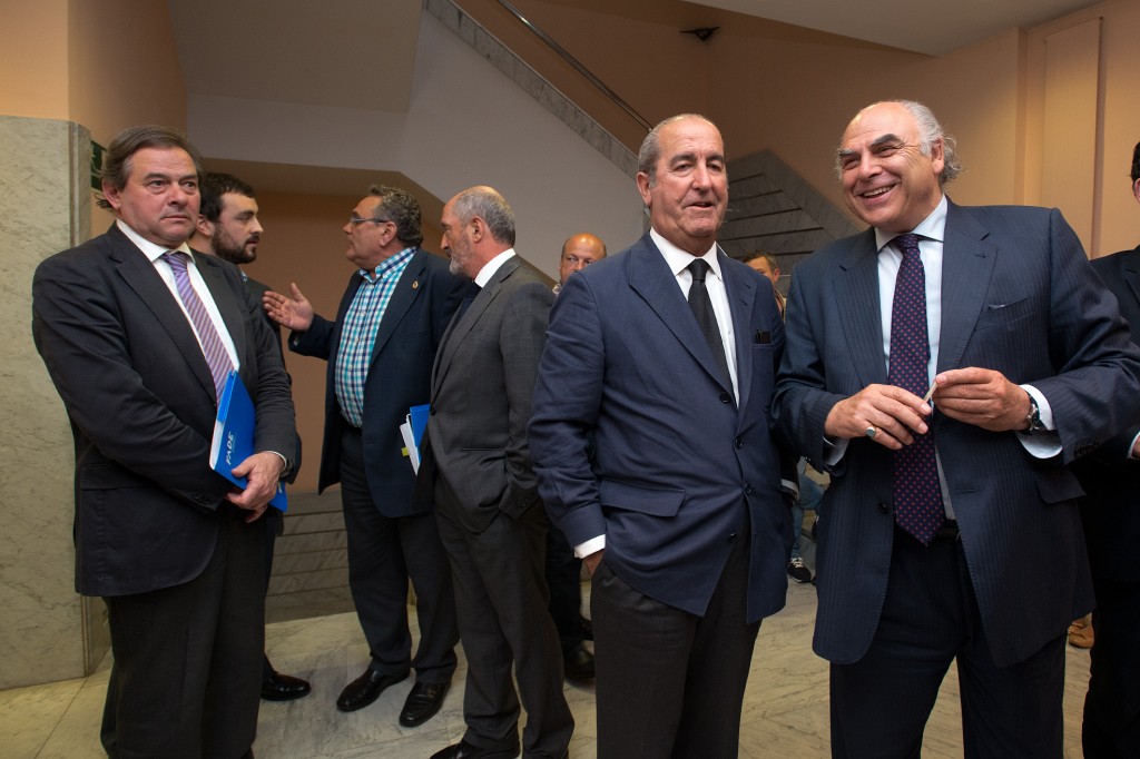 Empresarios en una reunión de la FADE. Foto / Iván Martínez.
