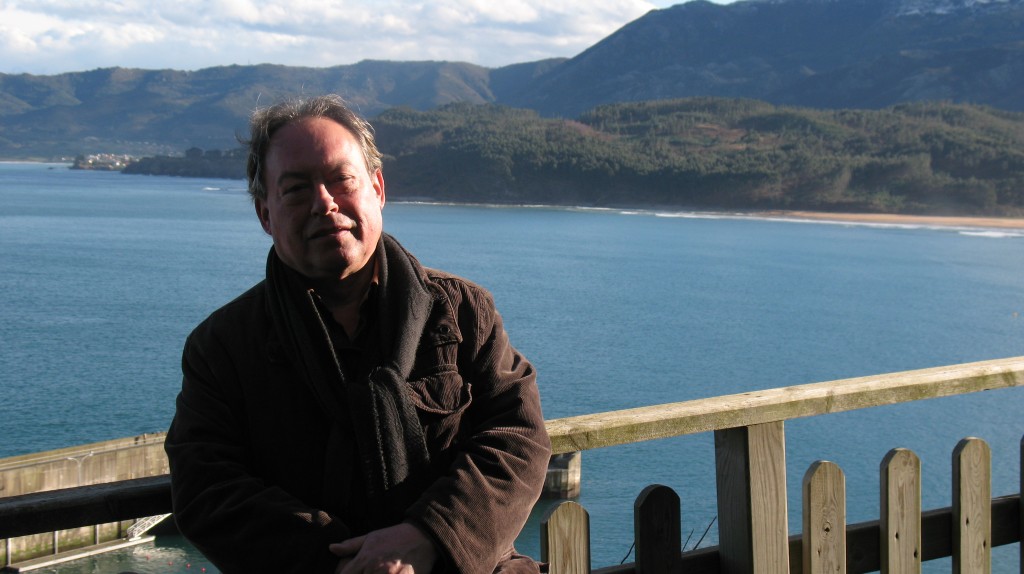 Gregorio Morán en Llastres (Asturias). Foto / Natalia Fernández.