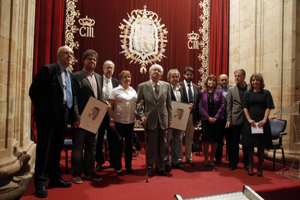 Los ganadores de la XXXV edición del Premio Tigre Juan junto a jurados y organizadores. Foto / Mario Rojas.