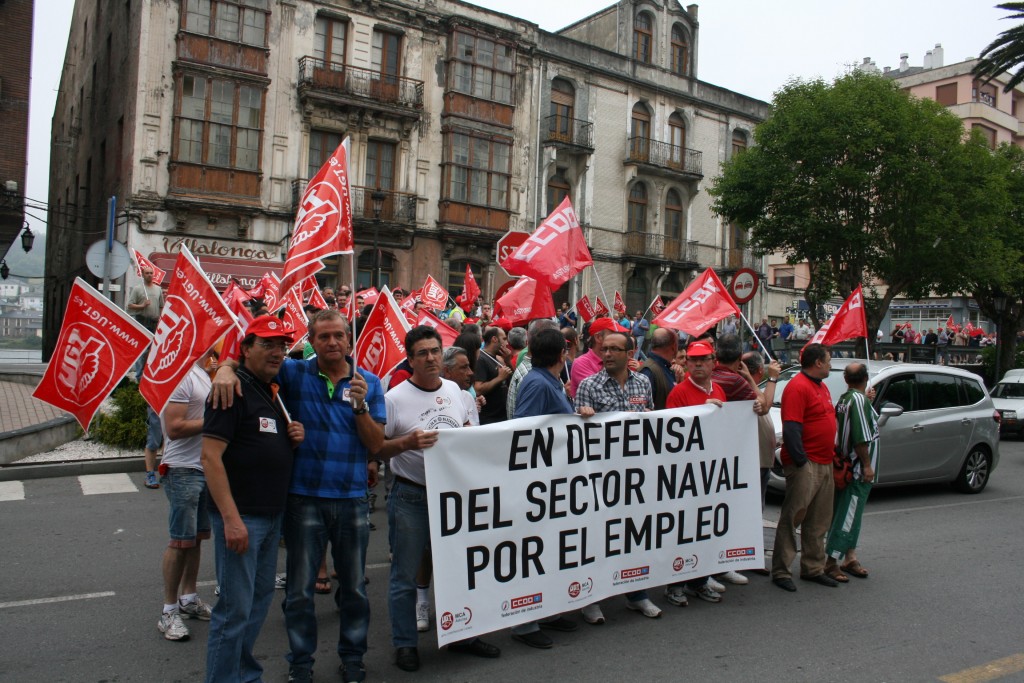 Una de las movilizaciones de los trabajadores del naval por los problemas laborales aparejados al conflicto del "tax lease". Foto / Tania Cascudo.