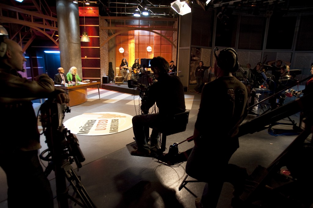 Las televisiones prescinden de sus plantillas, pero no de los programas basura. Foto / Paco Paredes.