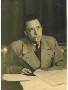 Albert Camus en 1957, año en que recibió el Premio Nobel de Literatura.