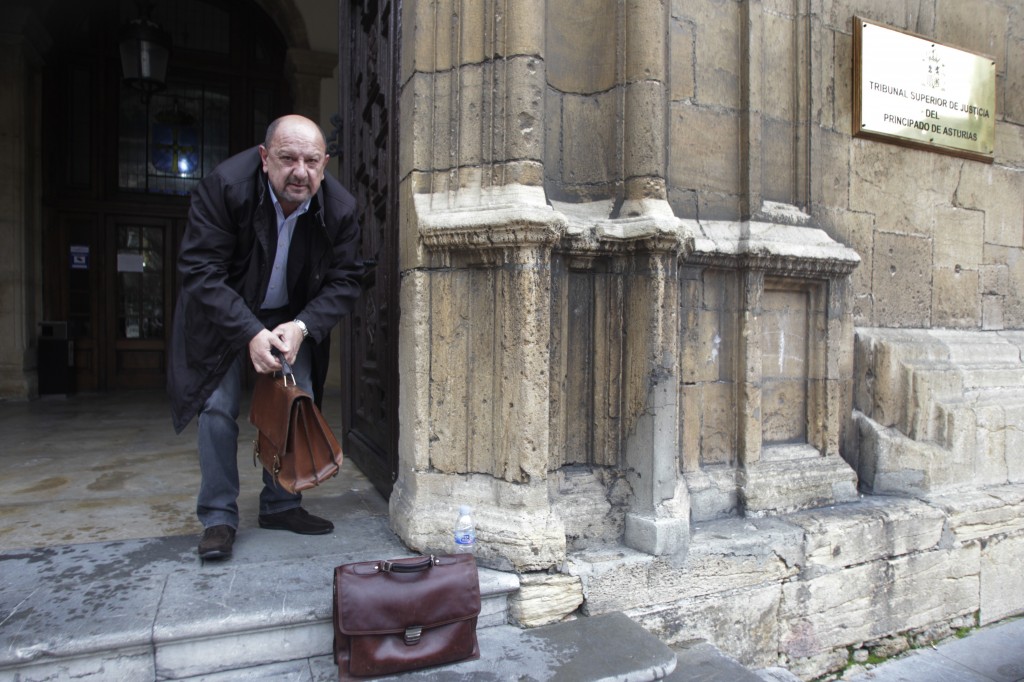 Francisco González en una de sus numerosas comparecencias ante el TSJA, que lo ha imputado. Foto / Mario Rojas.