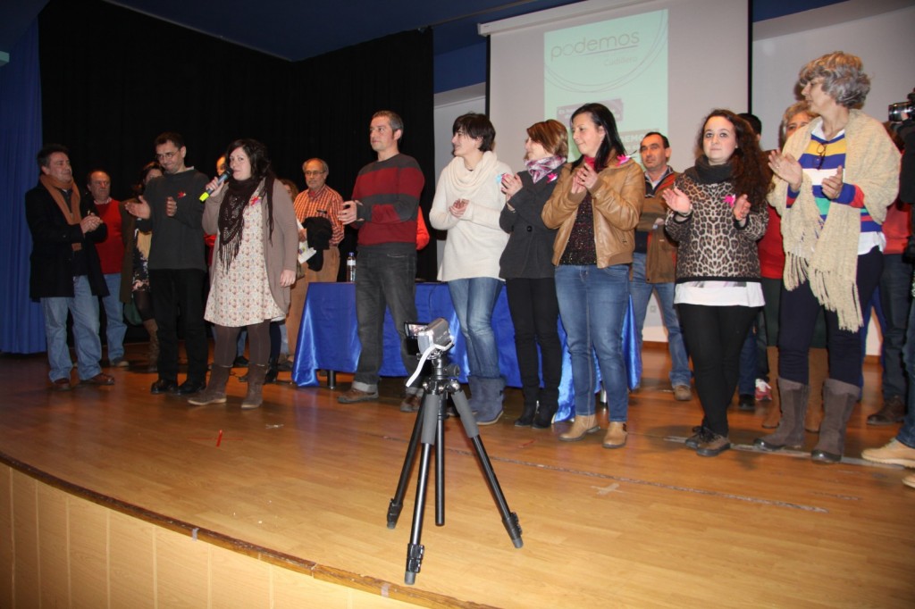 La primera candidatura electoral que anuncia "Podemos" se presentó en Cudillero tras una conferencia de Juan Carlos Monedero. Foto / Isabel Gómez.