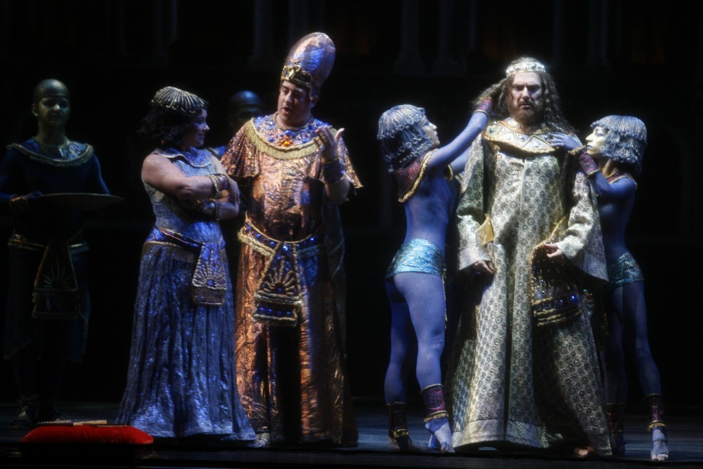 Una de las funciones de la temporada de ópera de Oviedo. Foto / Mario Rojas.