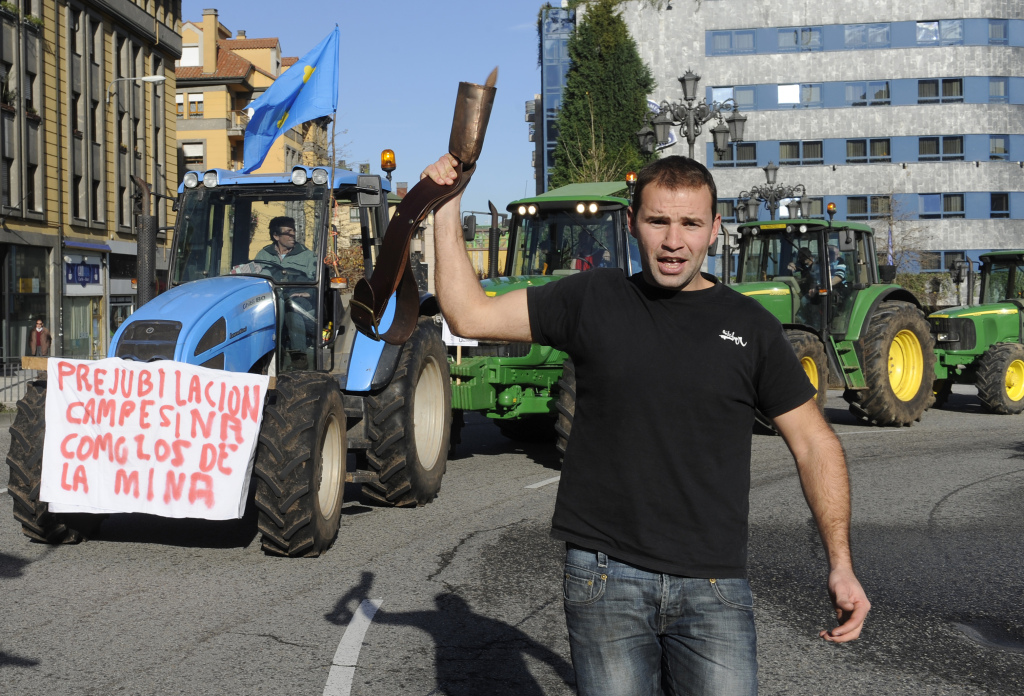 Movilización campesina en Oviedo. Foto / Eloy Alonso.