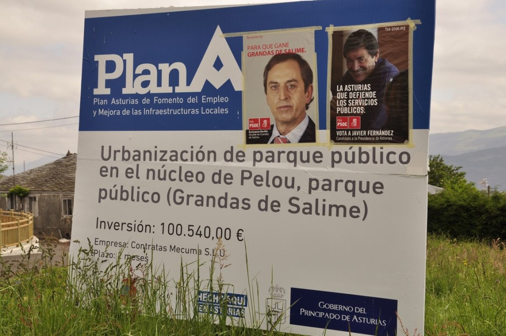 Carteles electorales de Eustaquio Revilla y Javier Fernández en las pasadas elecciones municipales y autonómicas.