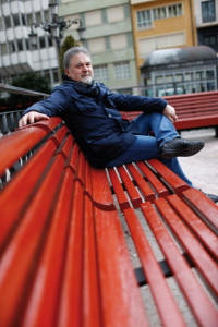 Salvador Fernández en Oviedo, donde vive. Foto / Irma Collín.