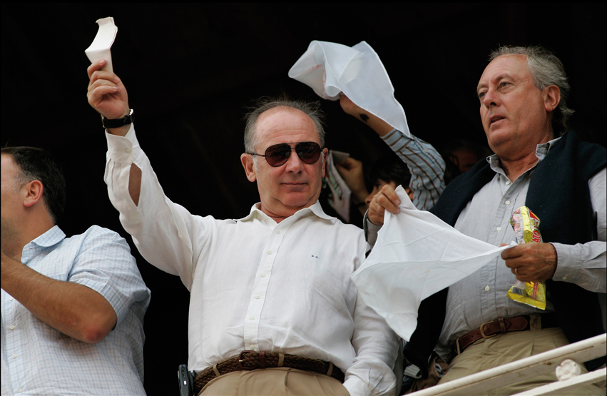 Rodrigo Rato pagó en Gijón gastos privados con su tarjeta de Bankia. En la foto, en una corrida de toros en El Bibio. Foto / Eloy Alonso-Semeya Press.
