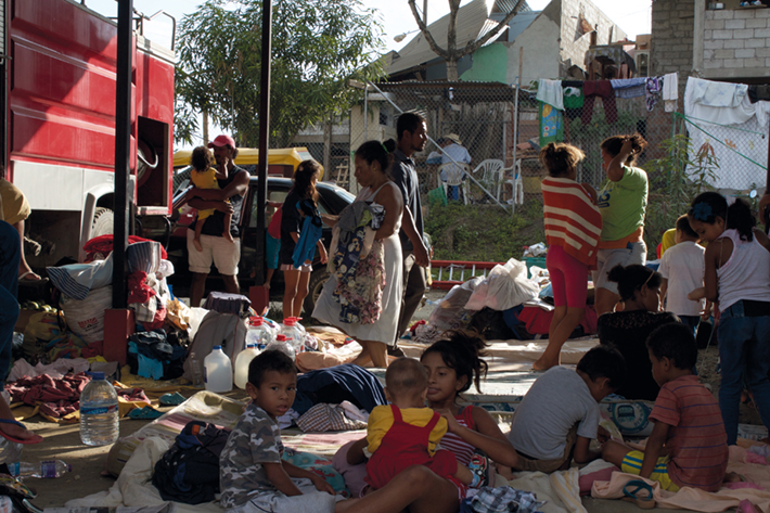 Un campamento improvisado para víctimas del terremoto en Pedernales. Foto / Lucía Menéndez.